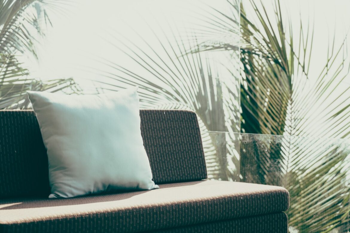 Nowoczesny narożnik ogrodowy - idealny mebel na taras