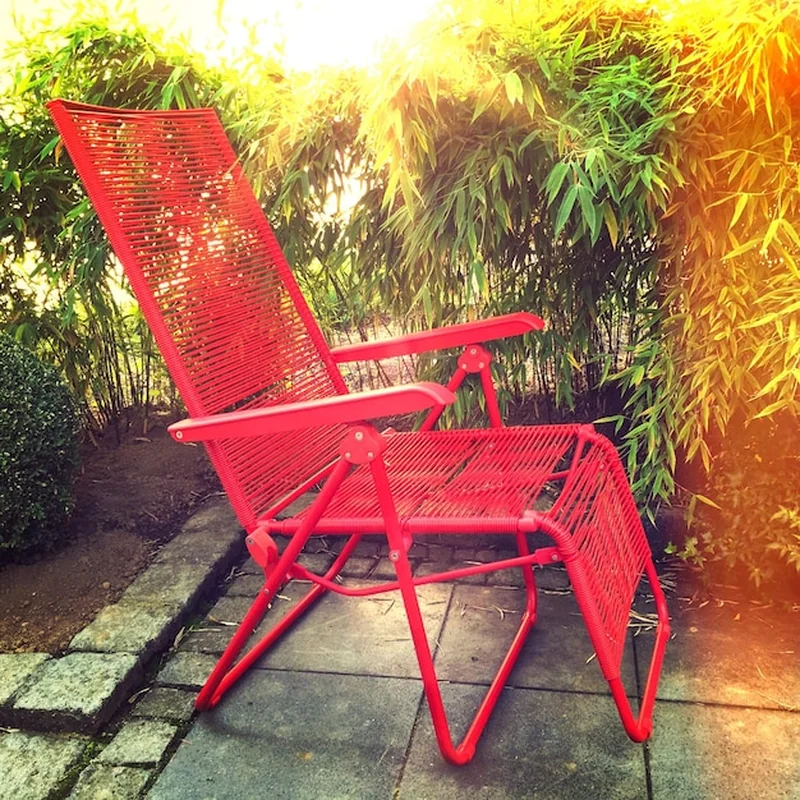 Czy meble ogrodowe trzeba chować na zimę? Zabezpiecz je!