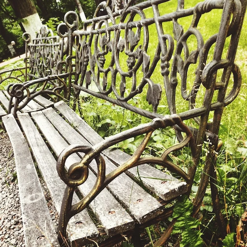 Jak zrobić meble ogrodowe z metalu? Praktyczny przewodnik