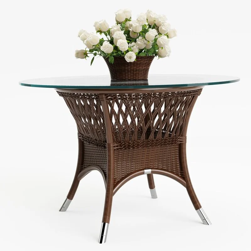 Stolik ogrodowy z kwiatami na białym tle