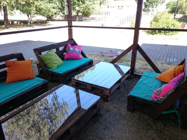 Jak naprawić meble ogrodowe z technorattanu? Praktyczne porady