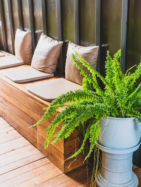 Meble ogrodowe: akacja czy eukaliptus? Wybór drewna