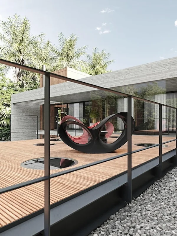 Nowoczesna strefa relaksu na zewnątrz z unikalnym krzesłem rzeźbiarskim