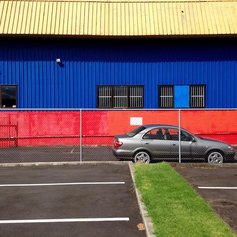 Garaż plastikowy – opinie, ceny i najlepsze modele do parkingu